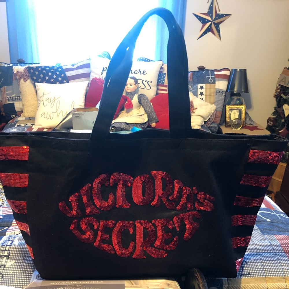 V S tote 50.00 NWT never used price is firm